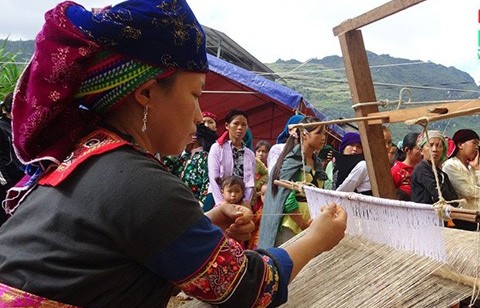 Làng nghề truyền thống mang đến thu nhập ổn định cho bà con dân tộc Mông ở Hà Giang