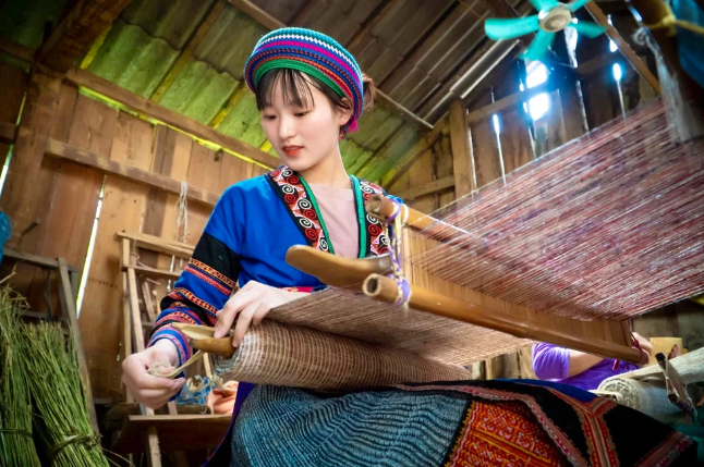 Làng nghề truyền thống mang đến thu nhập ổn định cho bà con dân tộc Mông ở Hà Giang