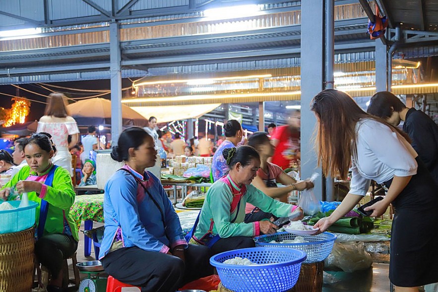 Chợ đêm San Thàng góp phần nâng cao thu nhập cho đồng bào dân tộc Giáy