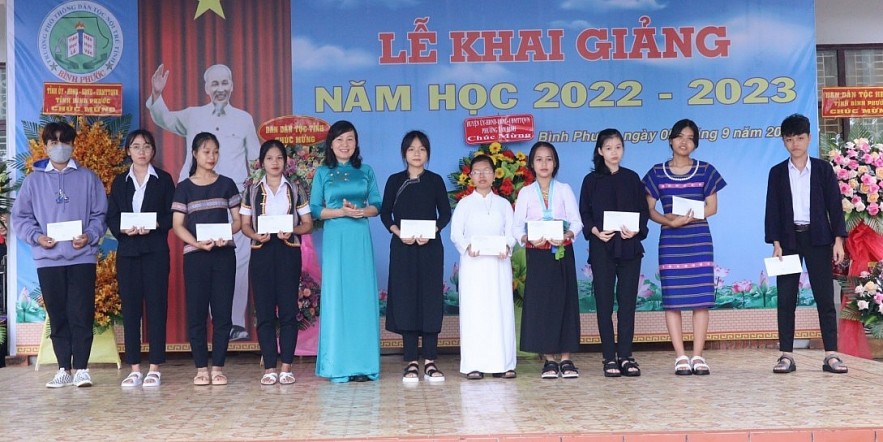 Học sinh đồng bào dân tộc thiểu số chào đón năm học mới 2022-2023