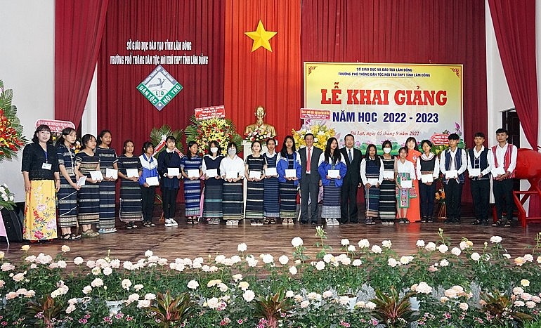 Chùm ảnh: Học sinh các dân tộc thiểu số tưng bừng chào đón năm học mới 2022-2023