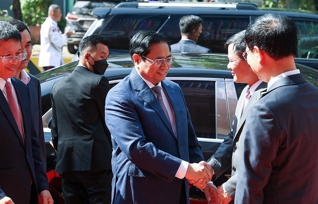 Thủ tướng Chính phủ đến thăm và làm việc với công ty thuộc Tập đoàn Viettel tại Campuchia