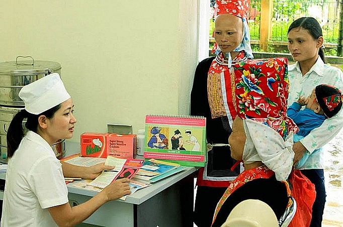 Người dân tộc thiểu số tại vùng khó khăn được hỗ trợ đóng bảo hiểm y tế