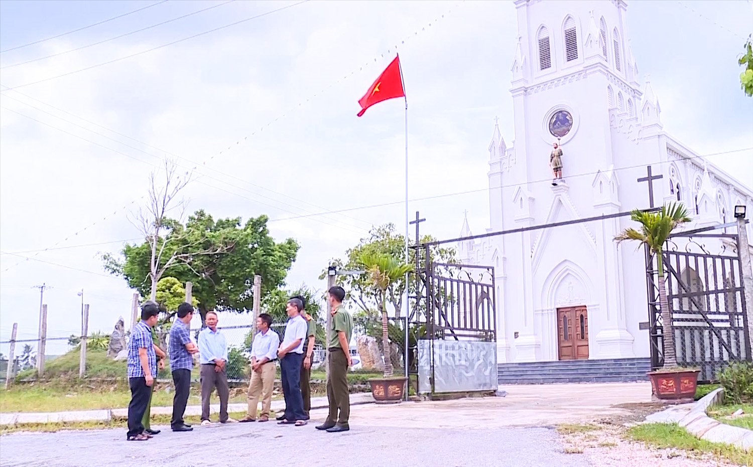 Các phong trào xây dựng gia đình văn hóa, làng văn hóa, xứ đạo bình yên được giáo dân tích cực hưởng ứng