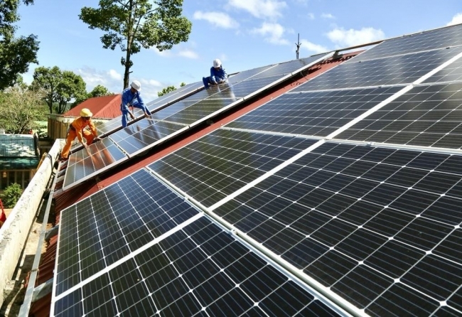 Điện mặt trời áp mái trong khu công nghiệp - giải pháp xanh hoá nguồn năng lượng