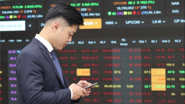 Cơ hội tích lũy cổ phiếu đầu ngành, ít chịu tác động trực tiếp từ “bão thuế” với định giá hấp dẫn