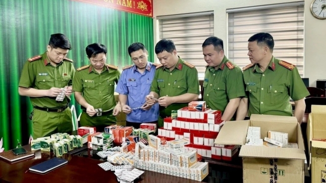 Phó Thủ tướng Lê Thành Long chỉ đạo xử lý thuốc chữa bệnh giả
