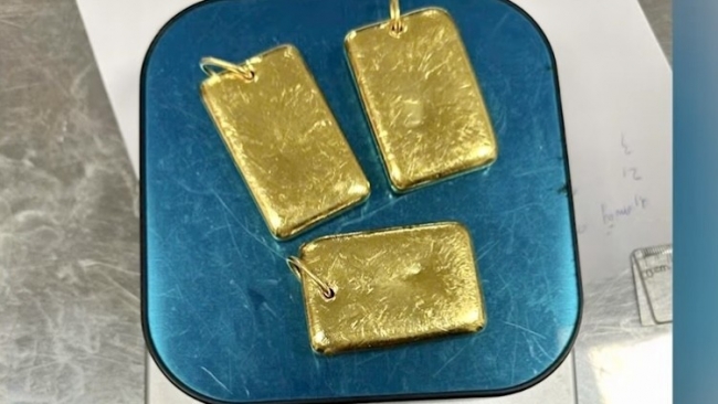 Chuyển công an vụ hành khách mang 3 miếng kim loại nghi là vàng
