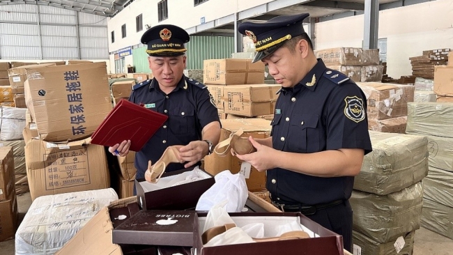 Tuyên chiến không khoan nhượng với buôn lậu, hàng giả, vi phạm sở hữu trí tuệ