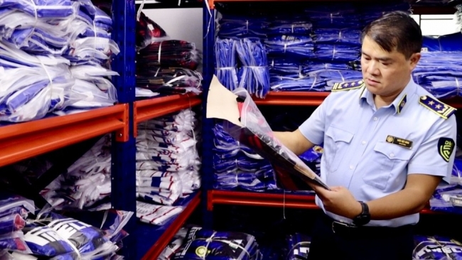 Hơn 371 tỷ đồng nộp ngân sách từ 27.000 vụ vi phạm hàng lậu, hàng giả