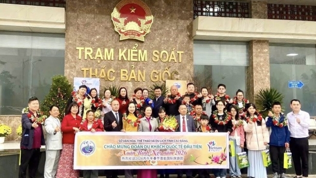 Hải quan thông quan cho gần 3.000 lượt du khách tại Thác Bản Giốc đầu Xuân 2026