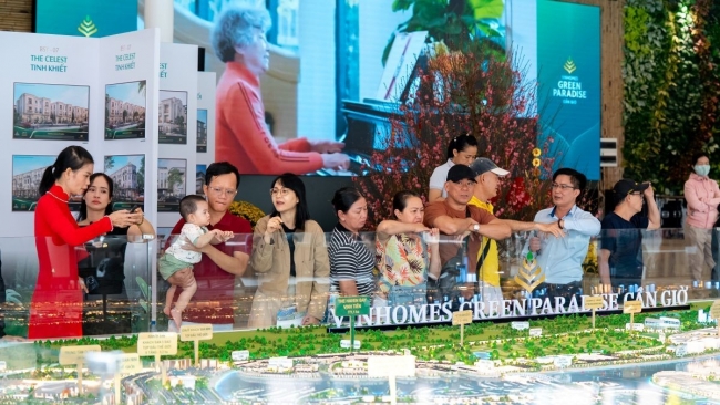 Đón Tết kiểu mới: Du xuân kết hợp xem đất, Cần Giờ tấp nập giao dịch đầu năm