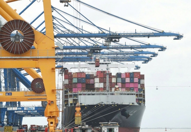 Xung đột Trung Đông: Xuất khẩu đối mặt thách thức trước "cú sốc" năng lượng và logistics