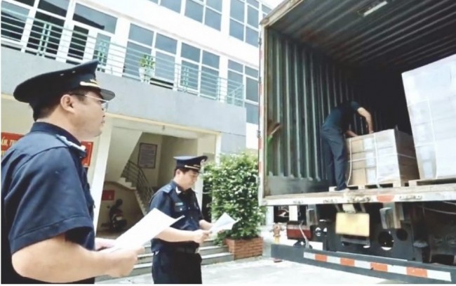 Hải quan khu vực IV thu hơn 2,1 tỷ đồng từ chống buôn lậu và hậu kiểm