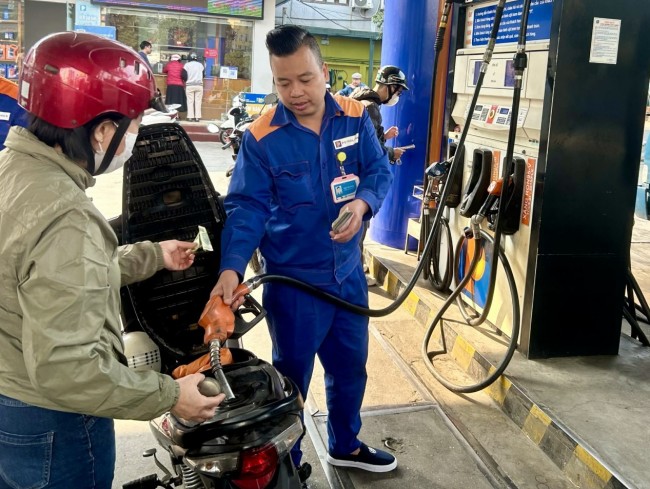 Xuất khẩu xăng dầu giảm sâu, nhập khẩu tăng mạnh phục vụ sản xuất