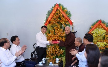 Phó Thủ tướng Nguyễn Văn Thắng chúc mừng Đại lễ Phật đản tại Huế
