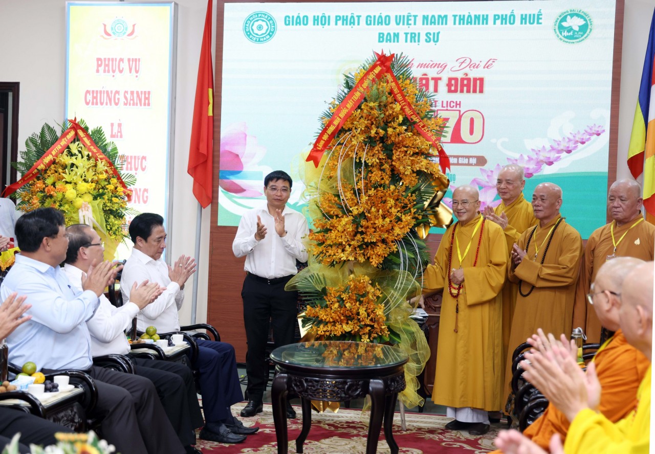 Phó Thủ tướng Nguyễn Văn Thắng chúc mừng Đại lễ Phật đản tại Huế Phó Thủ tướng Nguyễn Văn Thắng chúc mừng Đại lễ Phật đản tại Huế