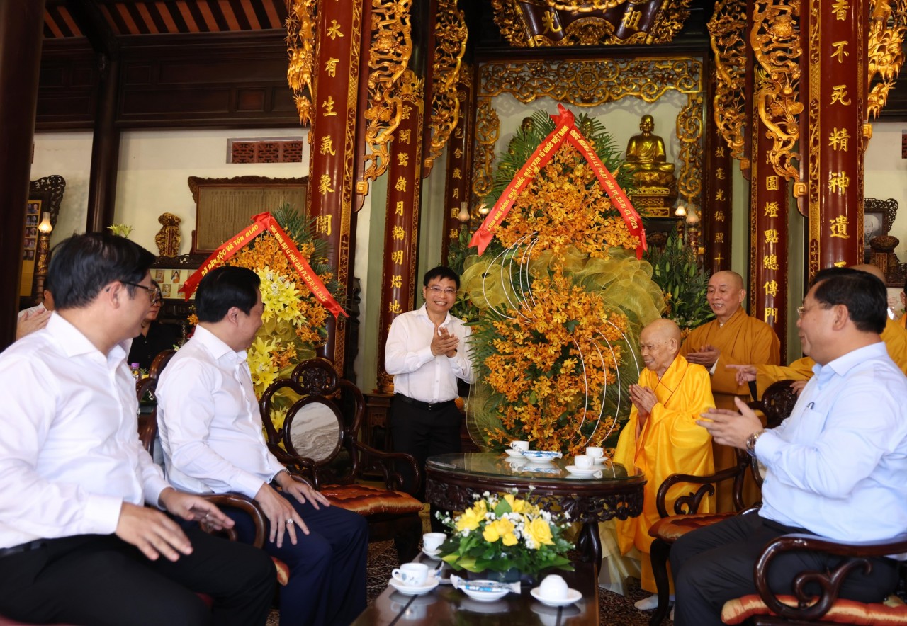 Phó Thủ tướng Nguyễn Văn Thắng chúc mừng Đại lễ Phật đản tại Huế Phó Thủ tướng Nguyễn Văn Thắng chúc mừng Đại lễ Phật đản tại Huế