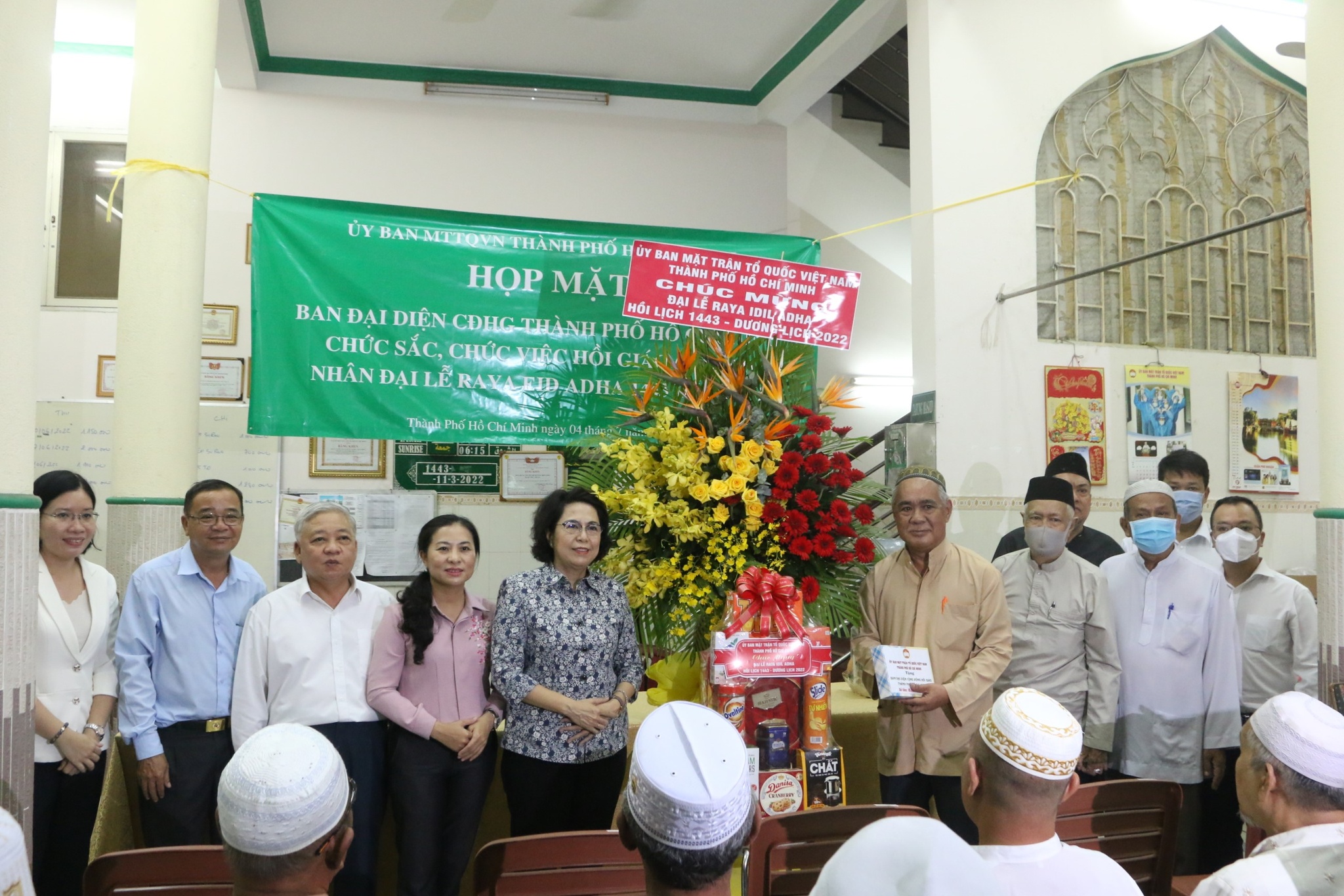 Thăm, chúc mừng cộng đồng Hồi giáo TP.HCM nhân đại lễ Raya Idil Adha - ảnh 1