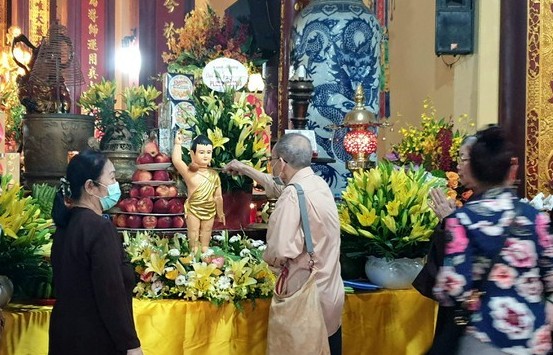 Lễ Phật đản 2022, các chùa tổ chức cầu nguyện quốc thái dân an