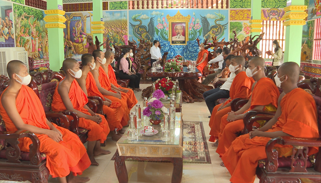 Hội đồng Dân tộc Quốc hội thăm, chúc Tết cổ truyền Chôl Chnăm Thmây của đồng bào Khmer