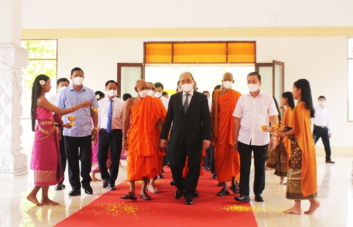 Chủ tịch nước Nguyễn Xuân Phúc chúc Tết Chôl Chnăm Thmây tại Học viện Phật giáo Nam tông Khmer