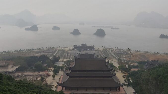 Nhiều khu du lịch văn hóa tâm linh hút khách dịp đầu năm 2022