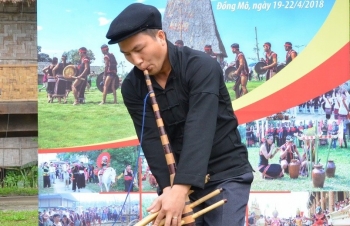 ruc ro sac mau van hoa cac dan toc viet nam trong thang 4